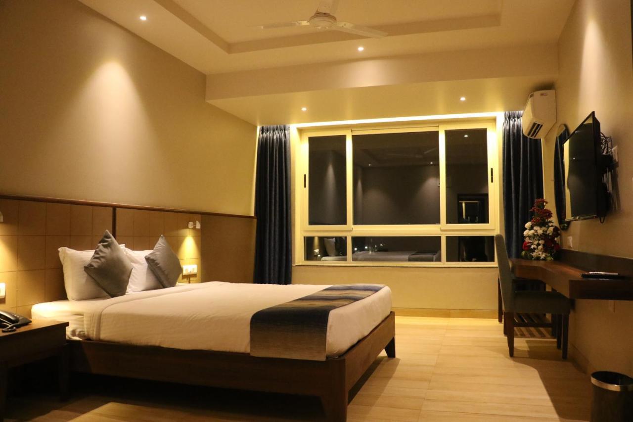 Cosmique Clarks Inn Suites Goa Мадгаон Екстер'єр фото